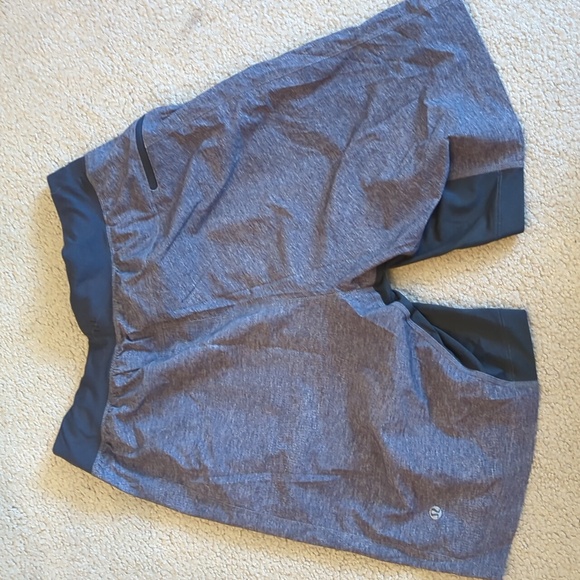 Lululemon shorts size small - Picture 2 of 3